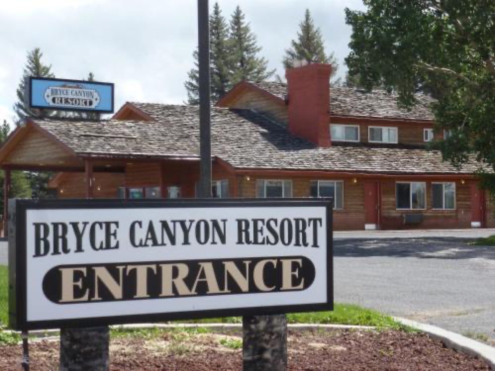 Lodge buildings at Bryce Canyon Resort under an evening sky